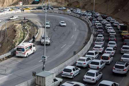 ترافیک سنگین در برخی مقاطع محور تهران-فشم و جاده کندوان ترافیک سنگین در بعضی مقاطع محور تهران-فشم و جاده کندوان