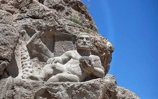 روایت عجیب ضرغامی از مجسمه هرکول در کرمانشاه!